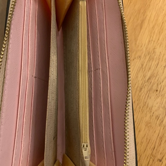 Michael Kors Pink Wristlet Wallet. - Picture 5 of 9